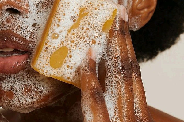 Ta peau tiraille après la douche ? Ton savon y est peut-être pour quelque chose